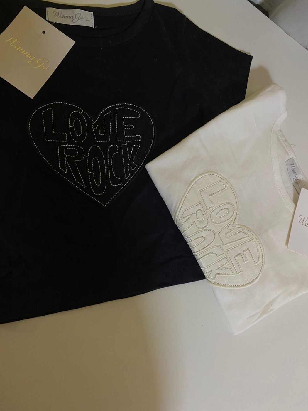 Remera combinada en cuerina