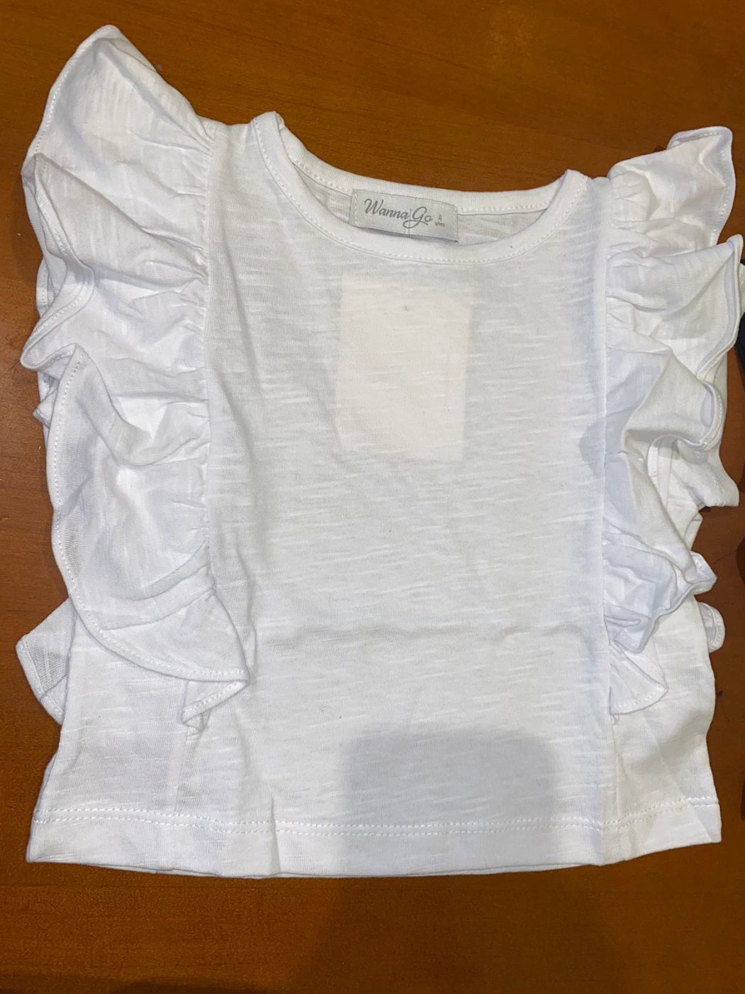 Remera con volados de flamé