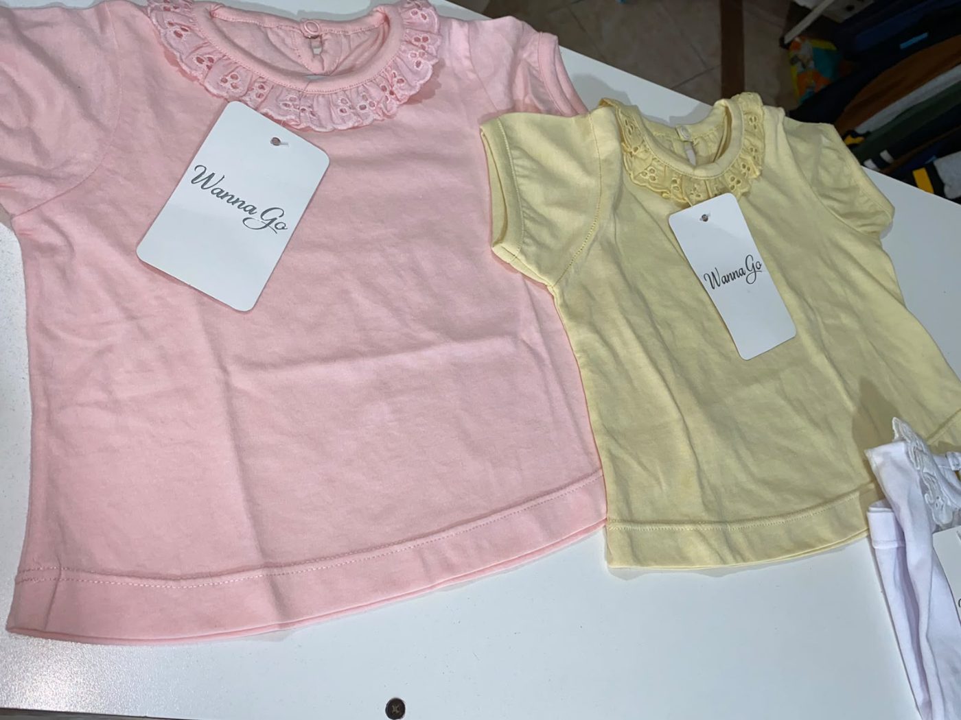 Remera de beba con volado en el cuello