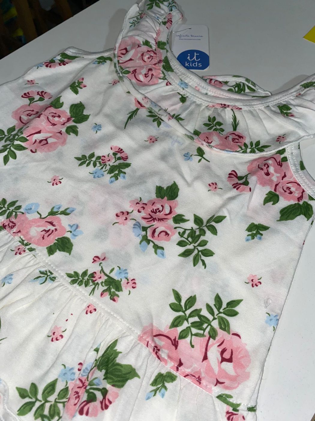 Remera Floreada con volados